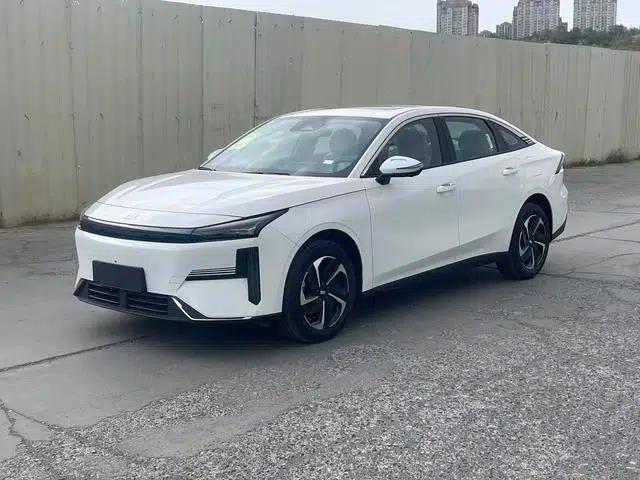 Galaxy L6 2025 1.5 EM-i DHT 140KM Explorer+ Edition