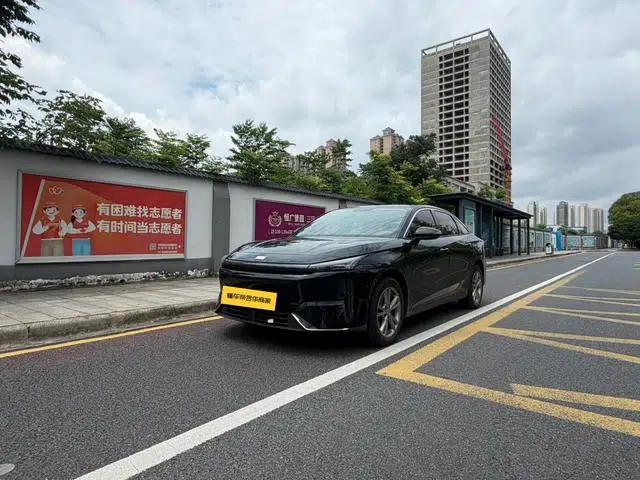 Galaxy L6 2025 1.5 EM-i DHT 140KM Long Range Edition