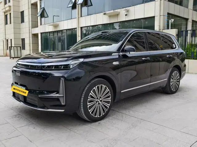 Galaxy M9 2025 210km/h AWD Navigator Edition