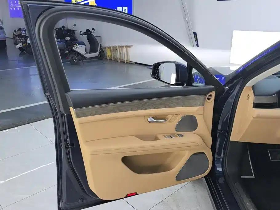 Wenjie M5 2022 Extended Range 4WD Ultimate Edition — миниатюра 7