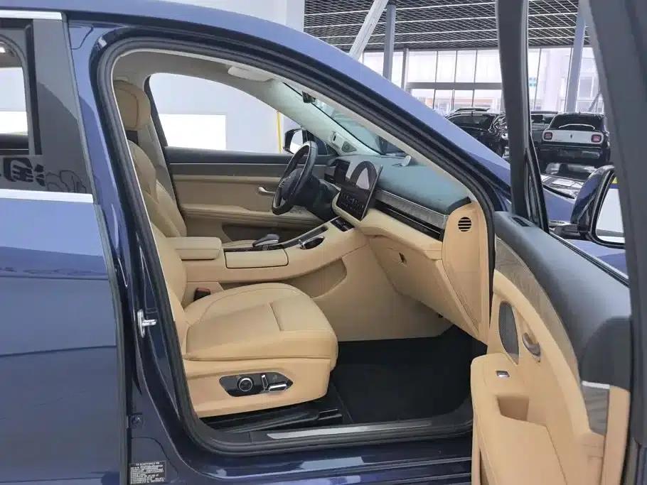 Wenjie M5 2022 Extended Range 4WD Ultimate Edition — миниатюра 8