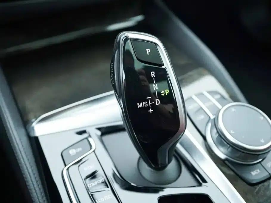 2020 BMW 5 Series 530Li xDrive M Sport Package — миниатюра 9