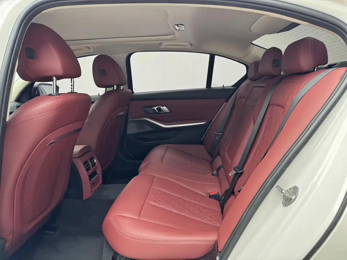 2023 BMW 3 Series 320Li M Sport Package — миниатюра 8