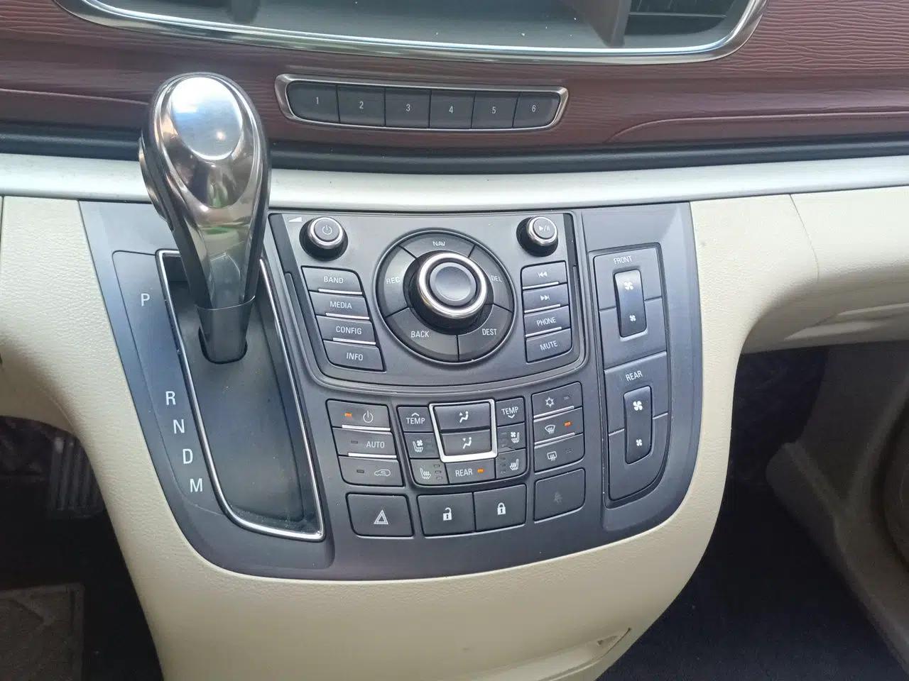 Buick GL8 2014 3.0L XT Luxury Business Flagship Edition — миниатюра 14