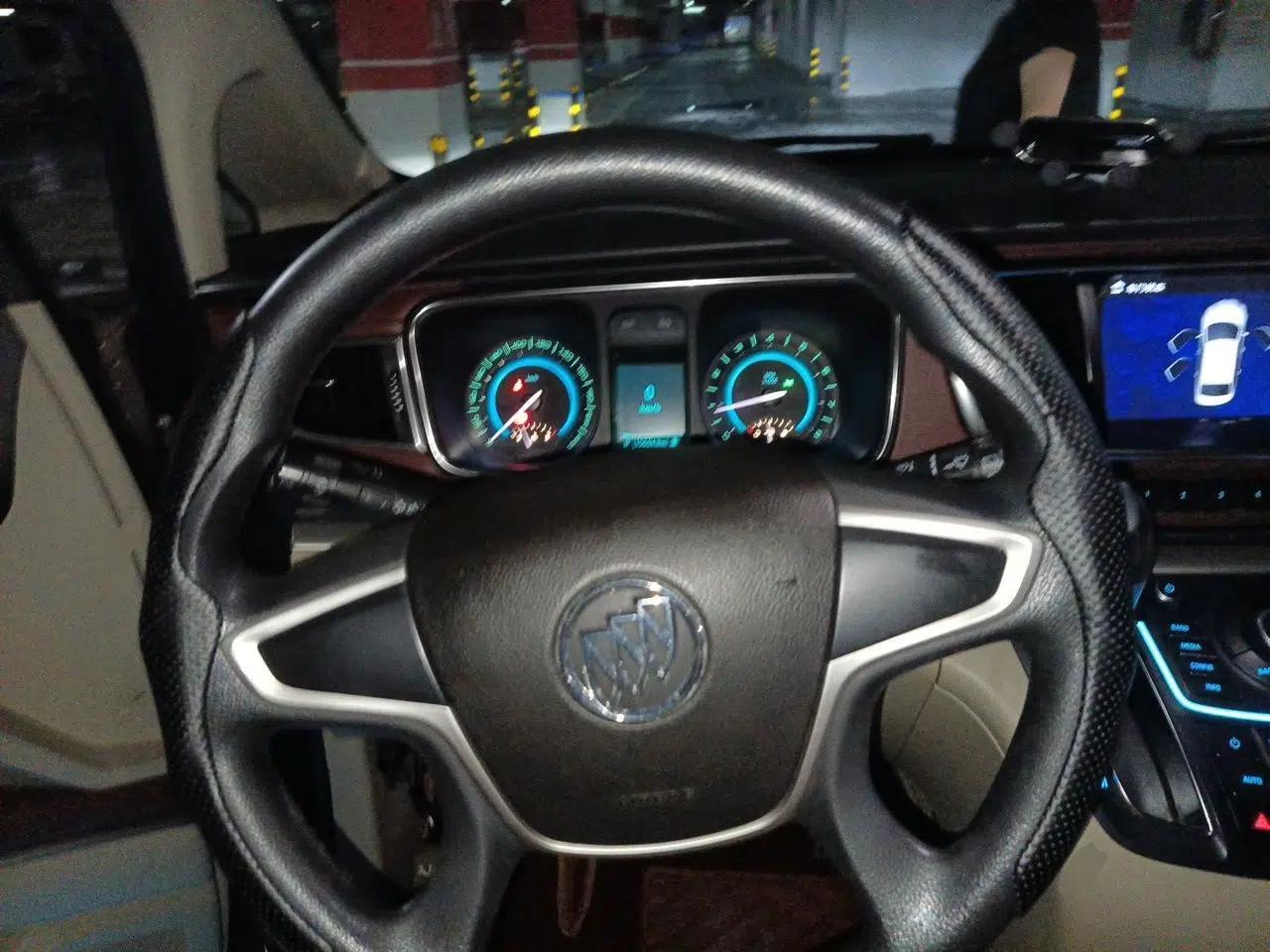 Buick GL8 2015 2.4L Luxury Business Premium Edition — миниатюра 10