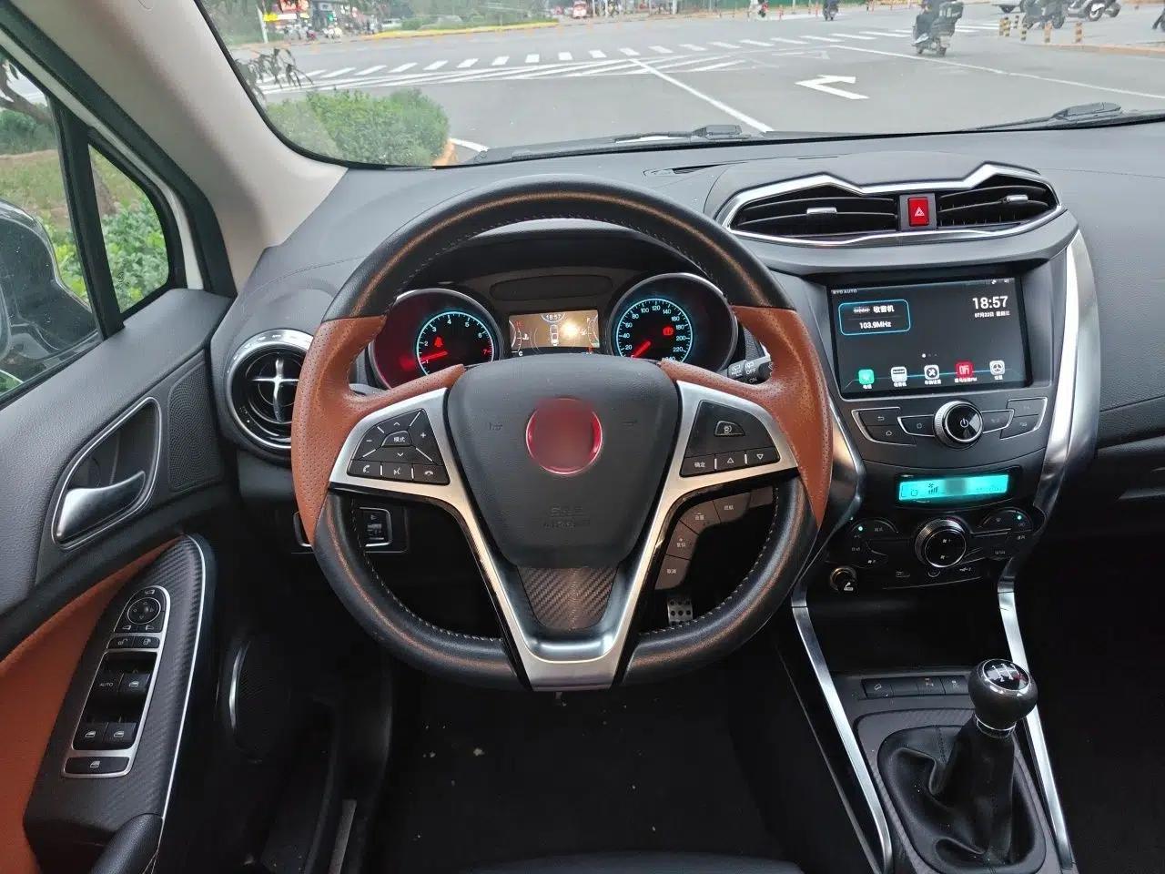 BYD Yuan 2016 1.5L Manual Luxury Version — миниатюра 10