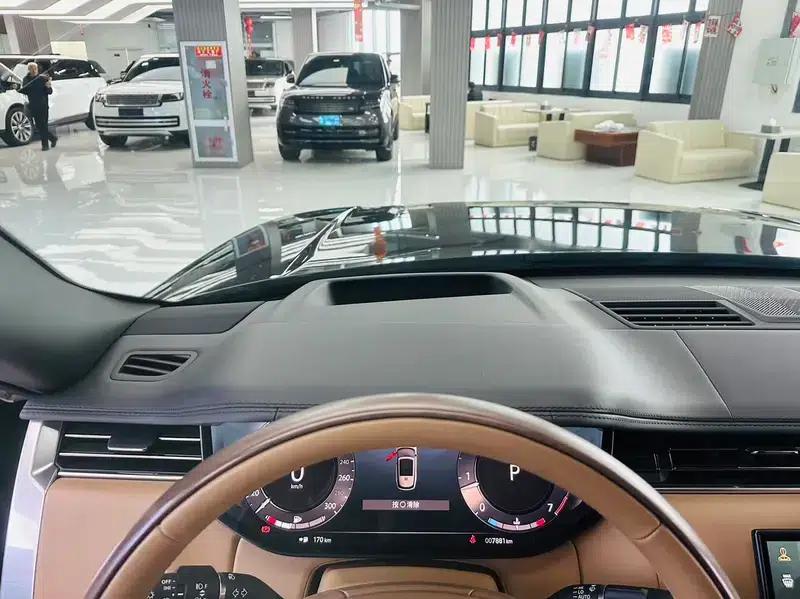 2024 Range Rover 3.0 L6 400PS Classic Extended Edition — миниатюра 10