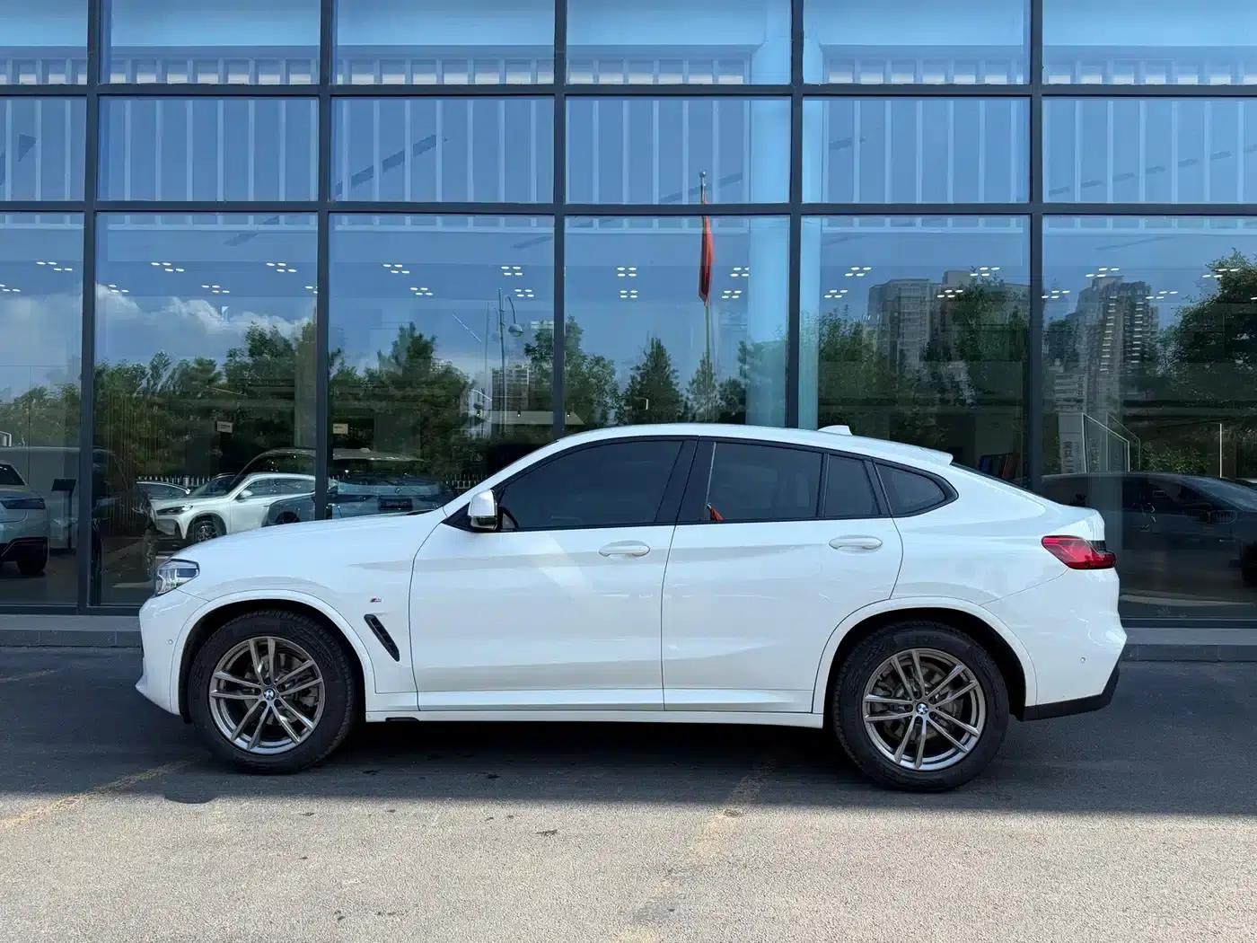 2020 BMW X4 xDrive25i M Sport Package — миниатюра 3
