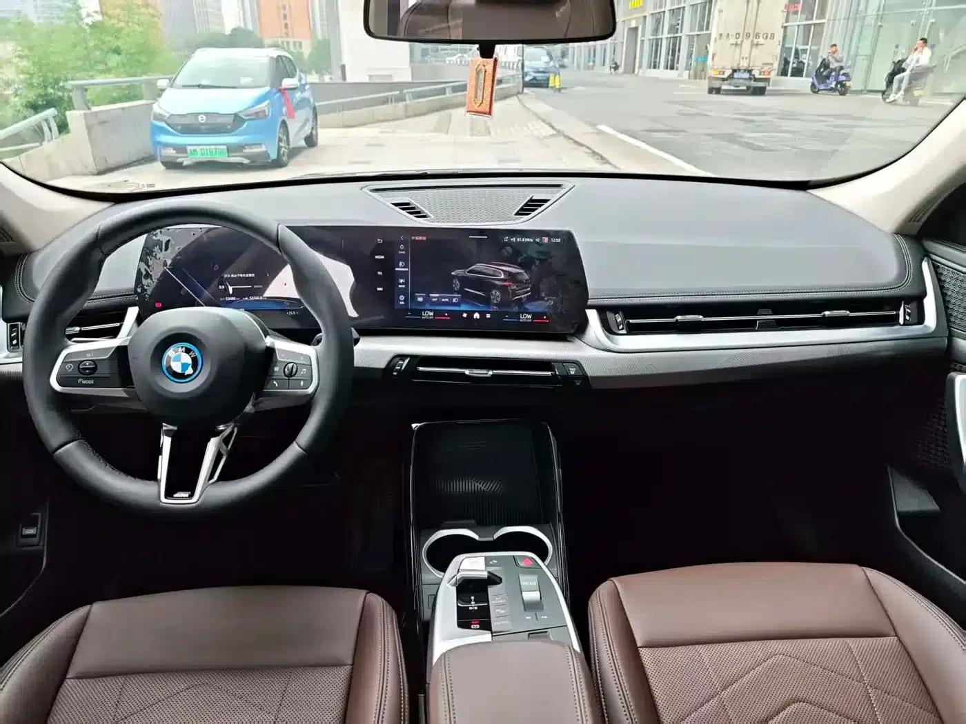 BMW iX1 2025 eDrive25L M Sport Package — миниатюра 14