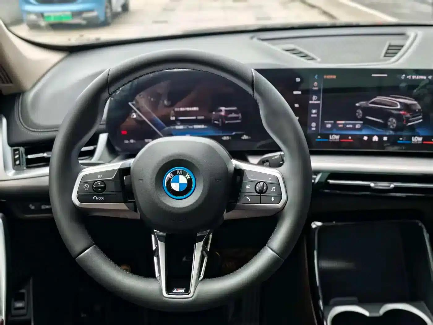 BMW iX1 2025 eDrive25L M Sport Package — миниатюра 15