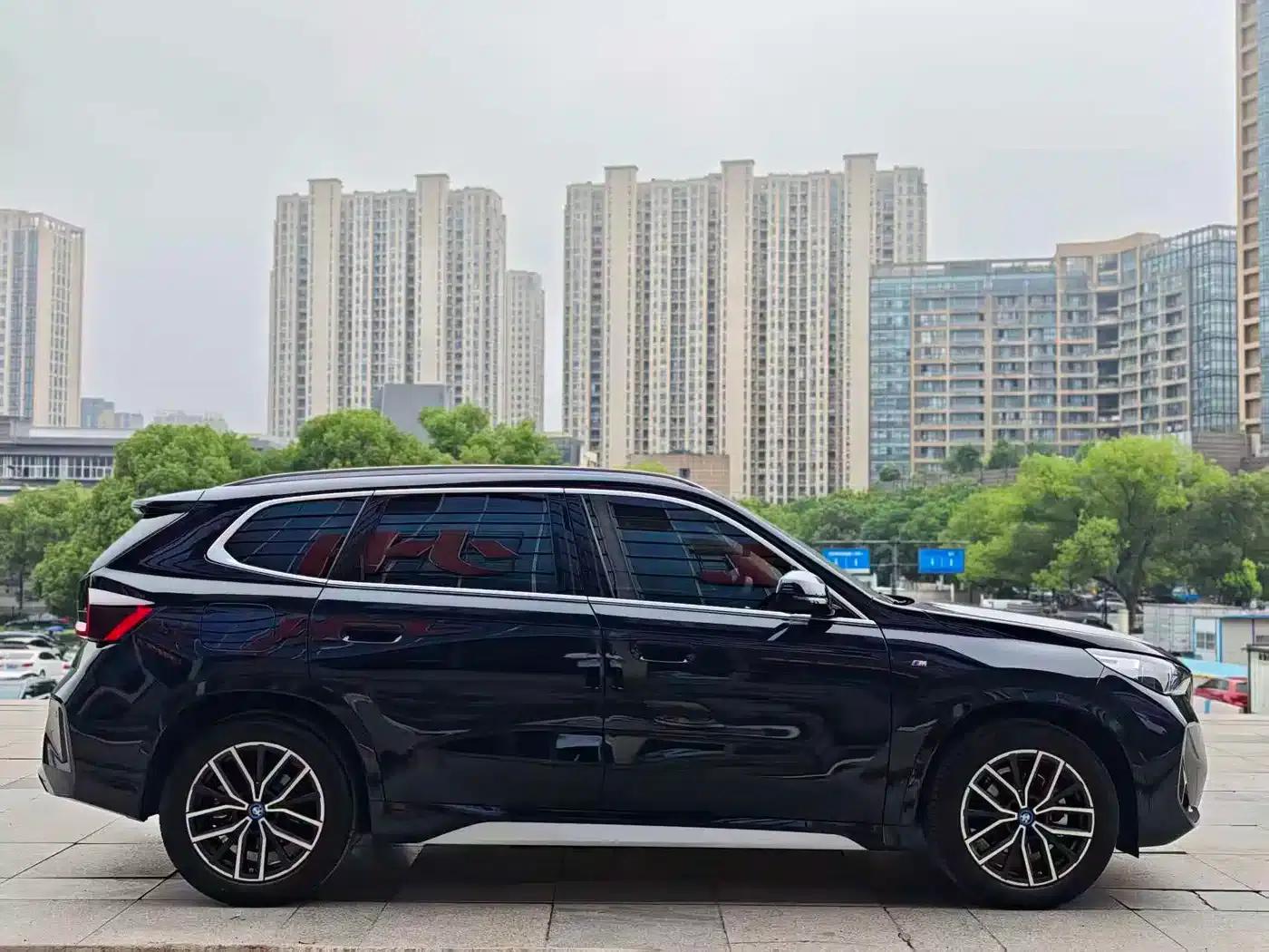 BMW iX1 2025 eDrive25L M Sport Package — миниатюра 7