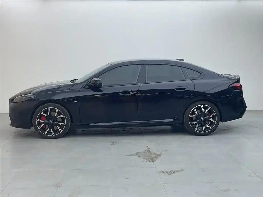 2025 BMW M235L — миниатюра 3