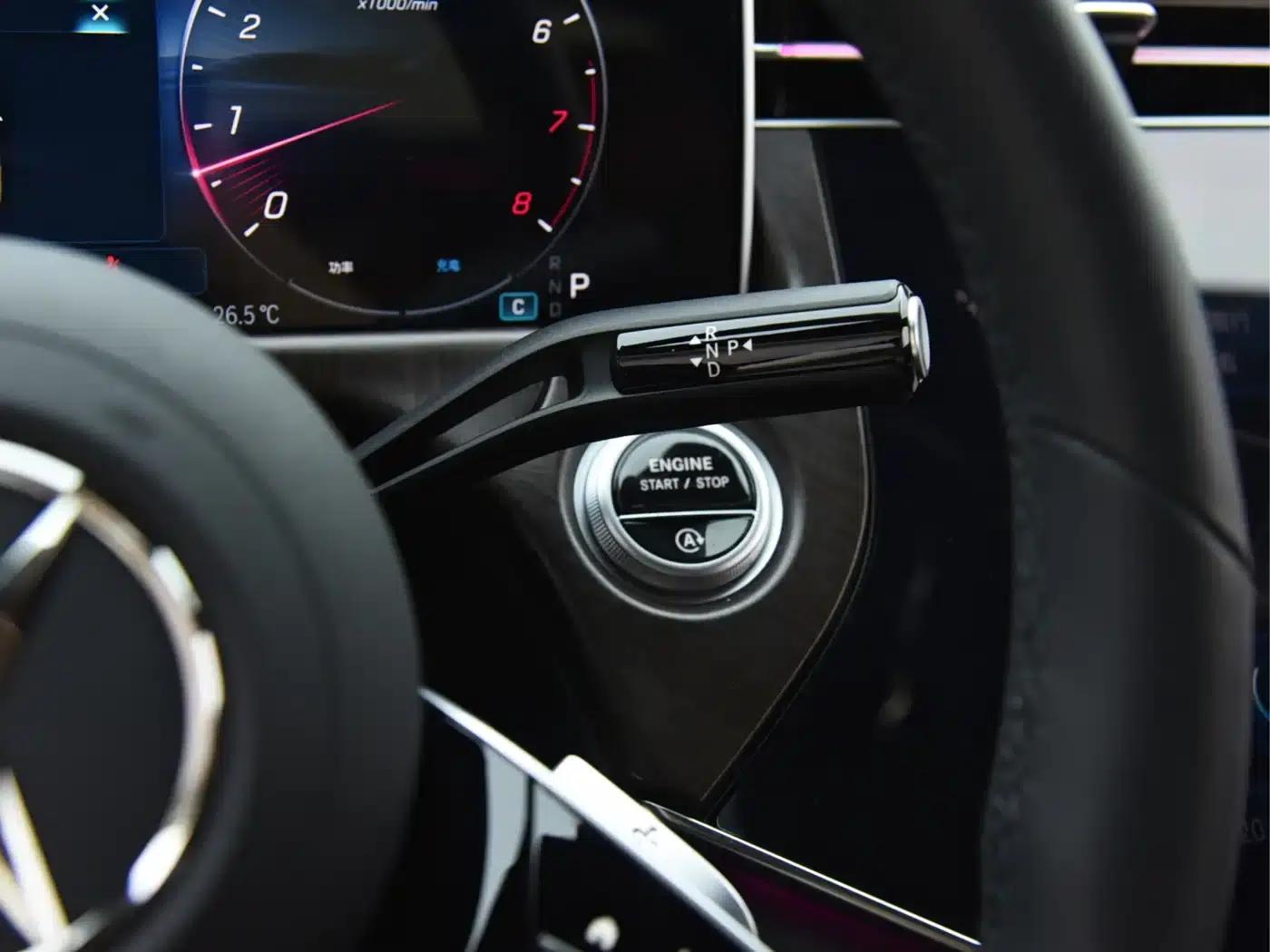 2025 Mercedes-Benz E-Class E 300 L Luxury — миниатюра 10