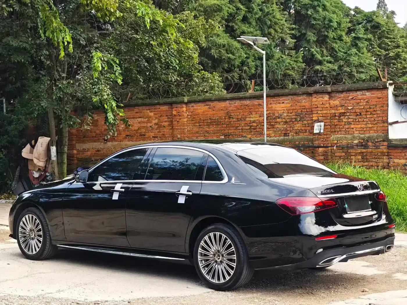 Mercedes-Benz E-Class 2022 Facelift III E 300 L Fashion Model — миниатюра 9