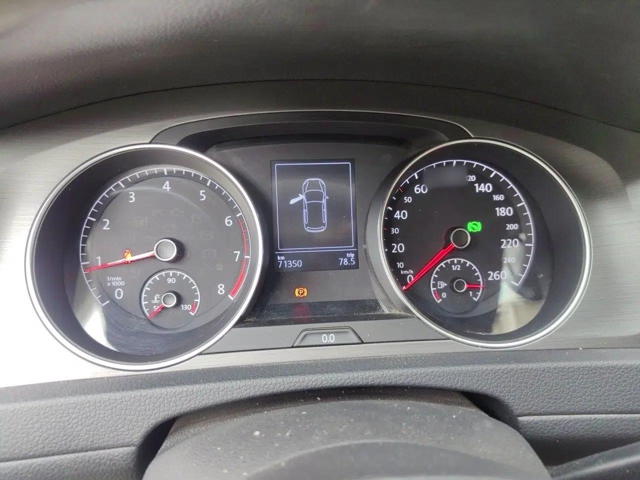 Volkswagen Golf 2016 230TSI Automatic Luxury Version — миниатюра 10