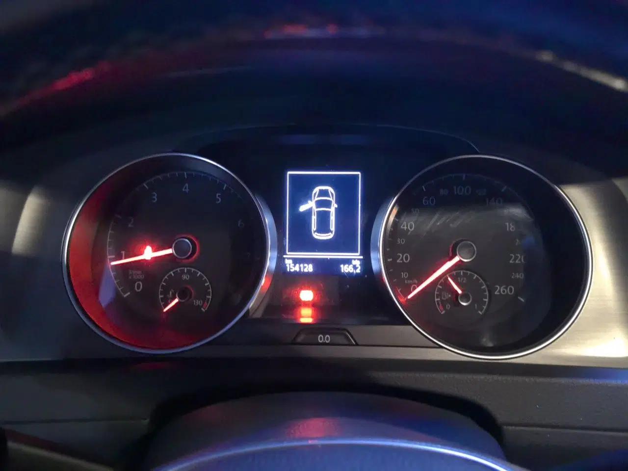 Volkswagen Golf 2016 1.6L Automatic Comfort Model — миниатюра 11