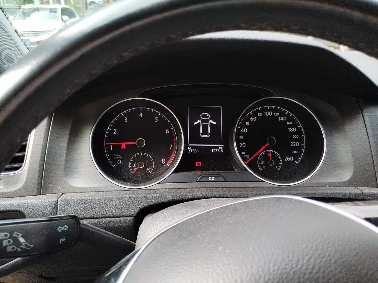Volkswagen Golf 2016 230TSI Automatic Luxury Version — миниатюра 11