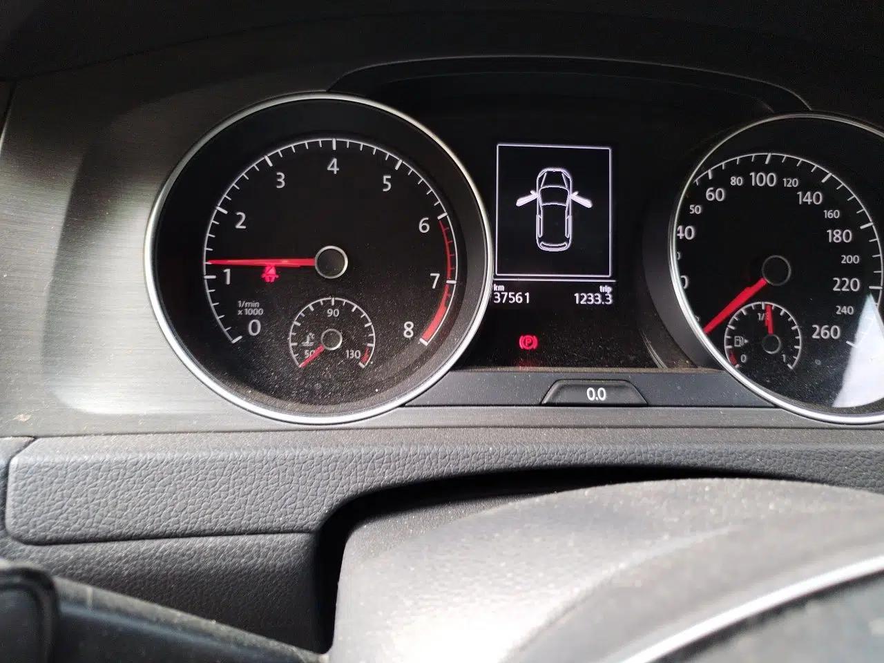 Volkswagen Golf 2016 230TSI Automatic Luxury Version — миниатюра 12