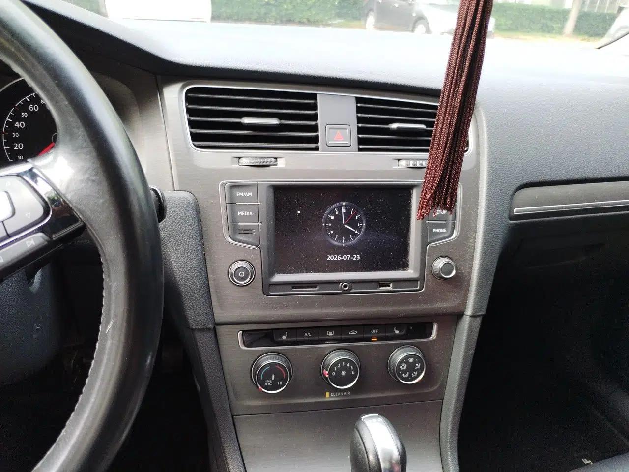 Volkswagen Golf 2016 230TSI Automatic Luxury Version — миниатюра 13