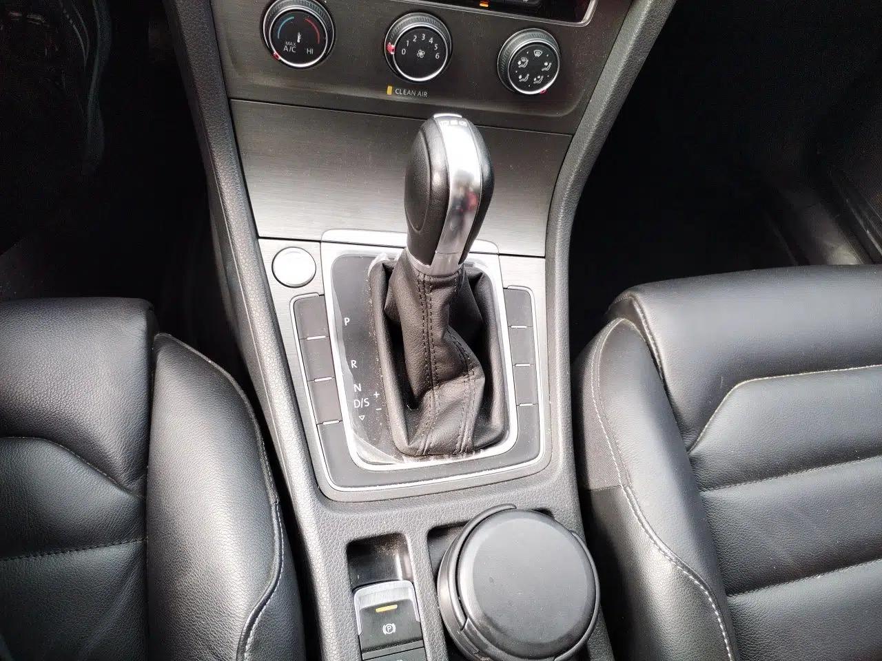 Volkswagen Golf 2016 230TSI Automatic Luxury Version — миниатюра 14