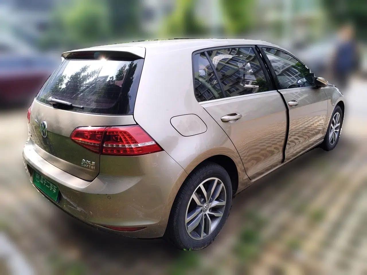 Volkswagen Golf 2016 230TSI Automatic Luxury Version — миниатюра 6