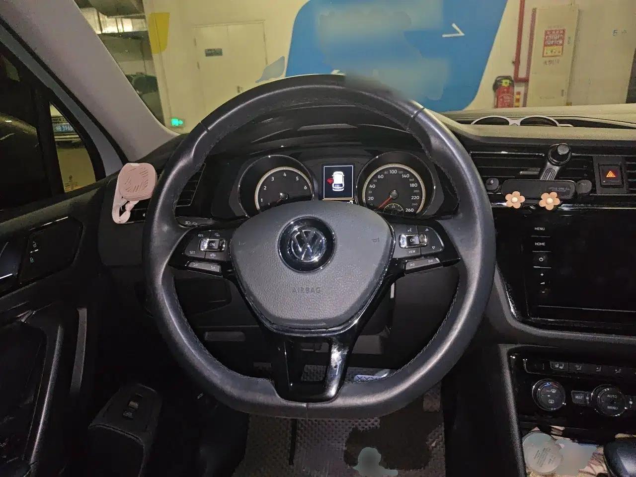 Volkswagen Tiguan L 2019 380TSI Automatic All-Wheel Drive Luxury Edition with 7 Seats China VI Standard — миниатюра 10