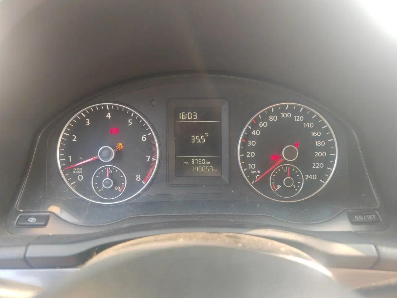Volkswagen Sagitar 2011 1.6L Manual Comfort Version — миниатюра 11