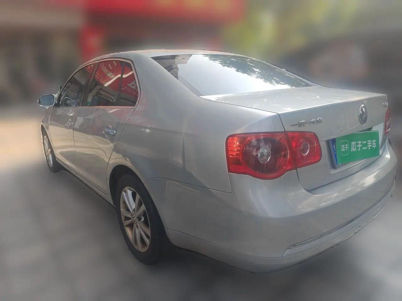 Volkswagen Sagitar 2011 1.6L Manual Comfort Version — миниатюра 4