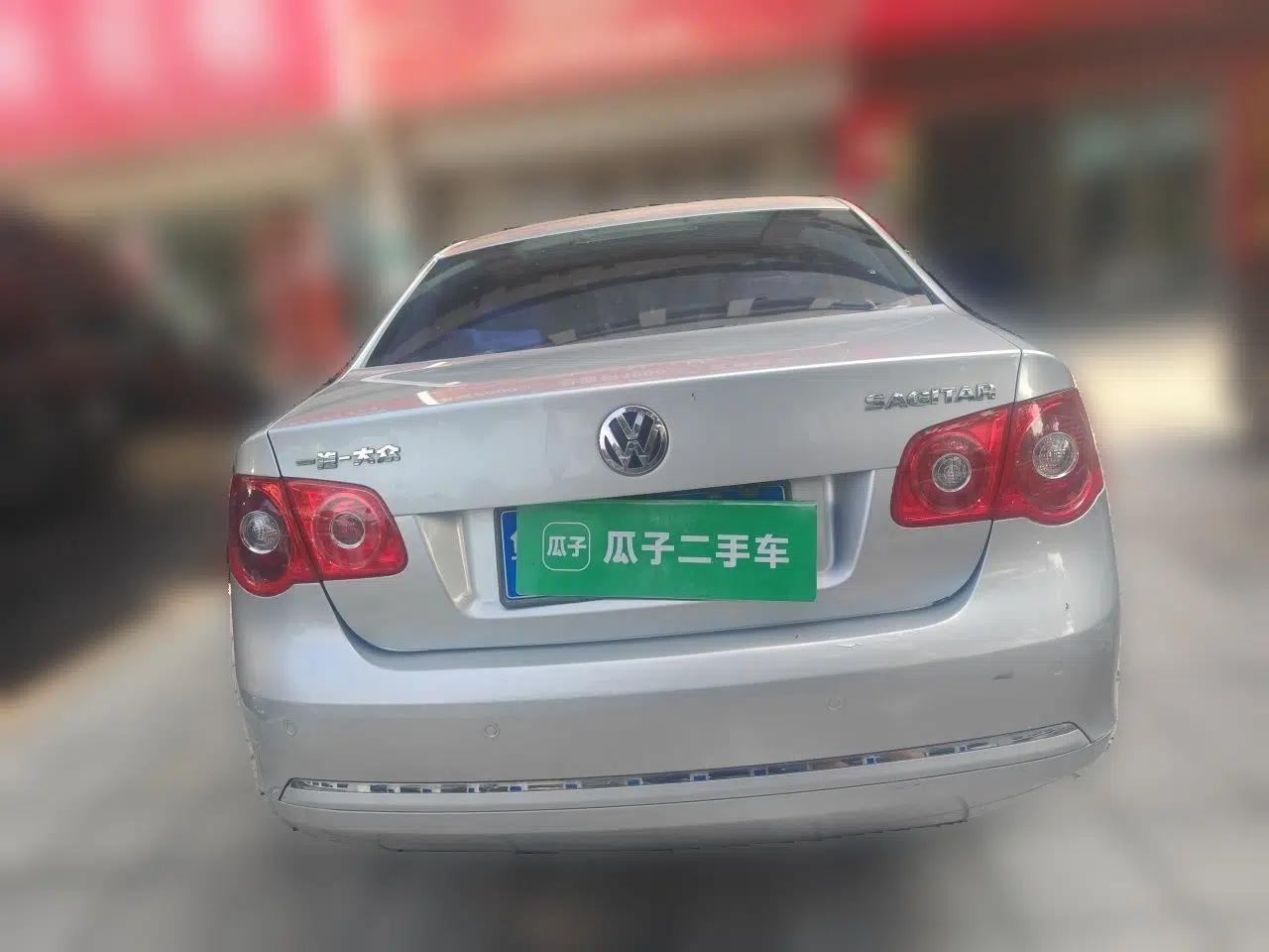 Volkswagen Sagitar 2011 1.6L Manual Comfort Version — миниатюра 5