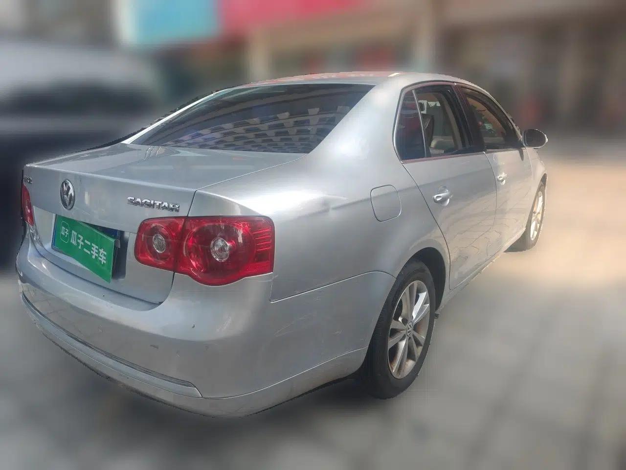 Volkswagen Sagitar 2011 1.6L Manual Comfort Version — миниатюра 6