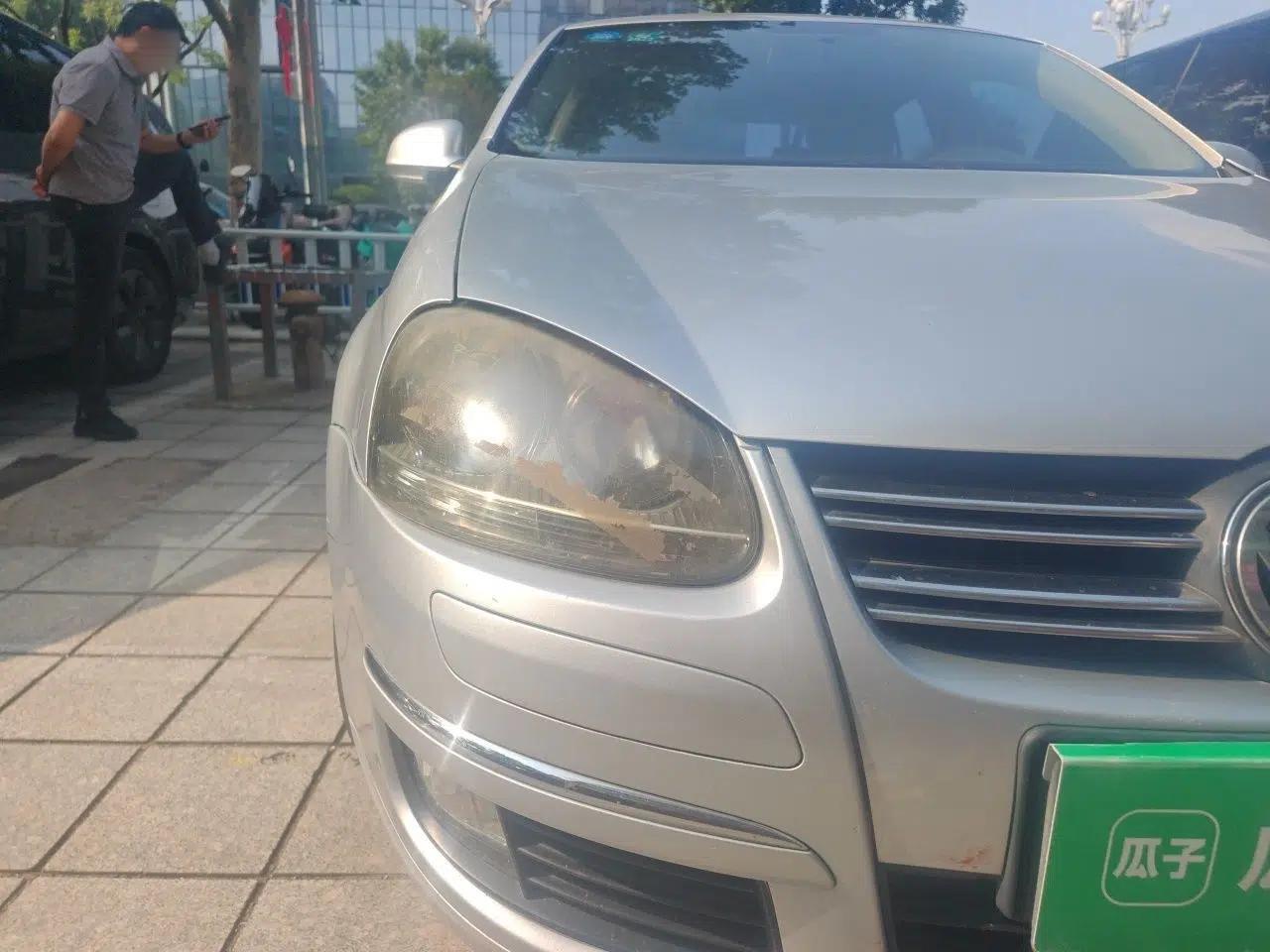 Volkswagen Sagitar 2011 1.6L Manual Comfort Version — миниатюра 7