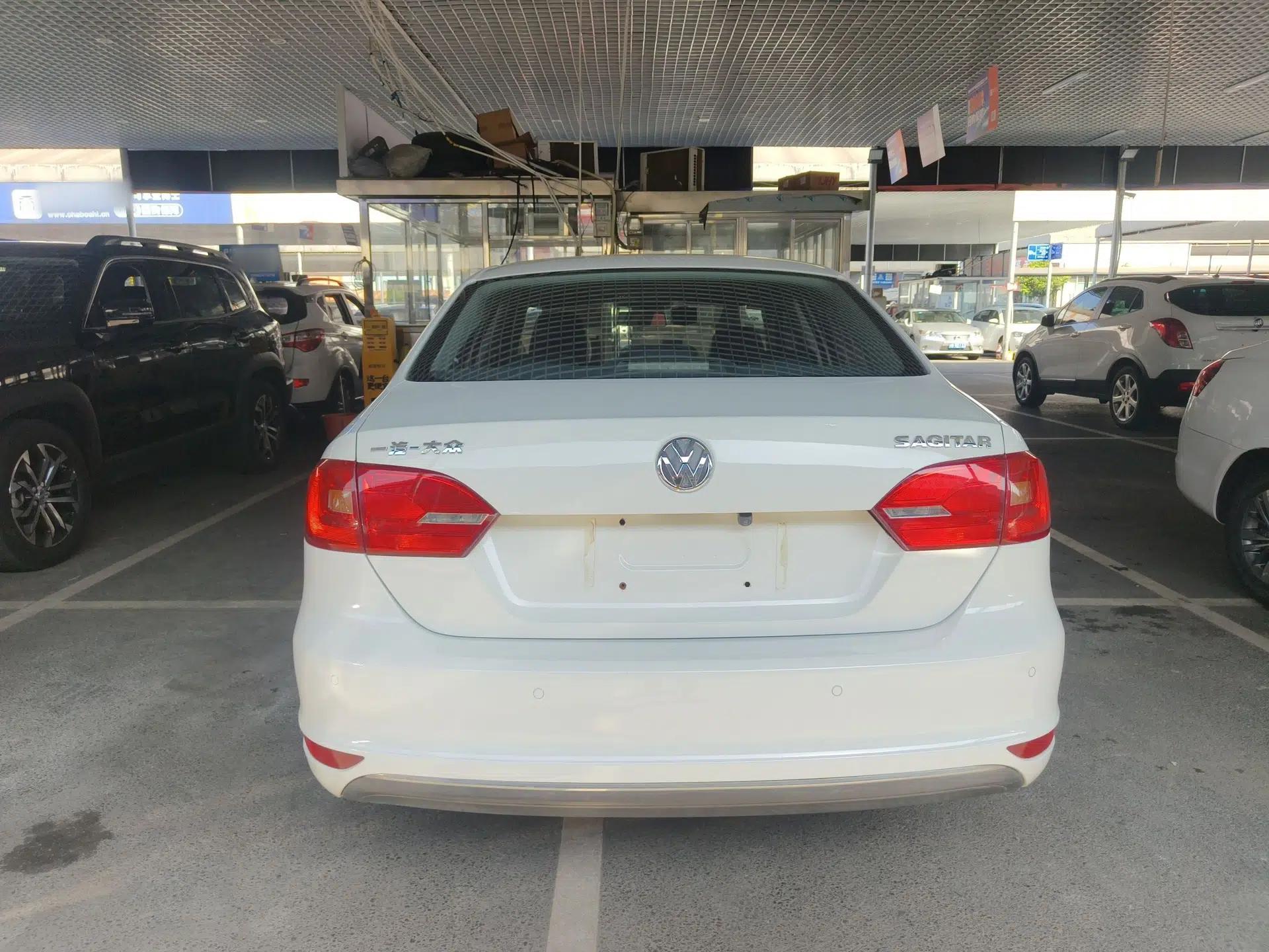 Volkswagen Sagitar 2014 Revised Version 1.6L Automatic Leading Edition — миниатюра 5