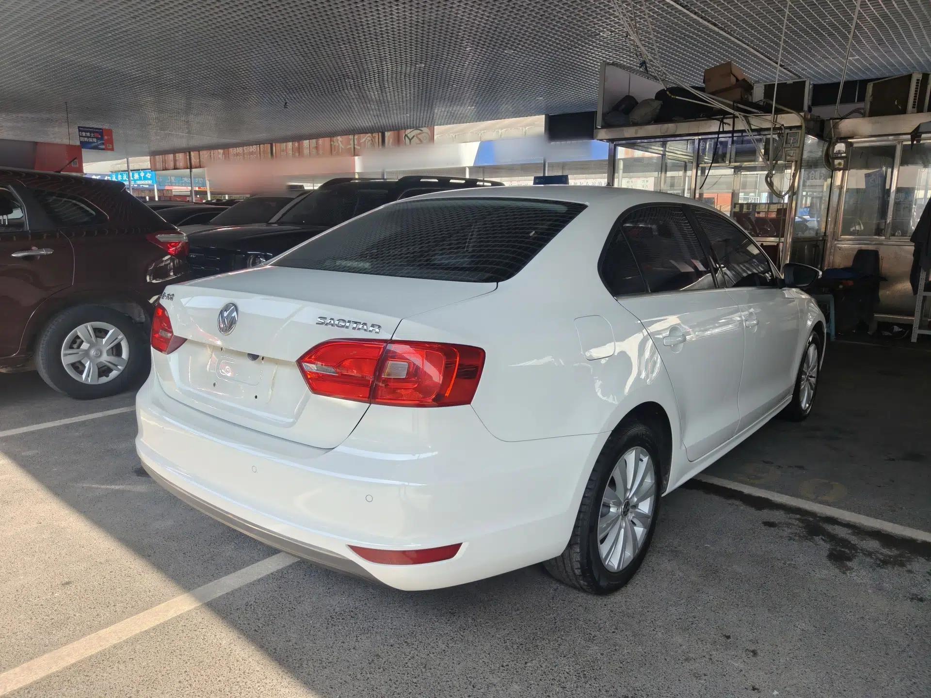 Volkswagen Sagitar 2014 Revised Version 1.6L Automatic Leading Edition — миниатюра 6