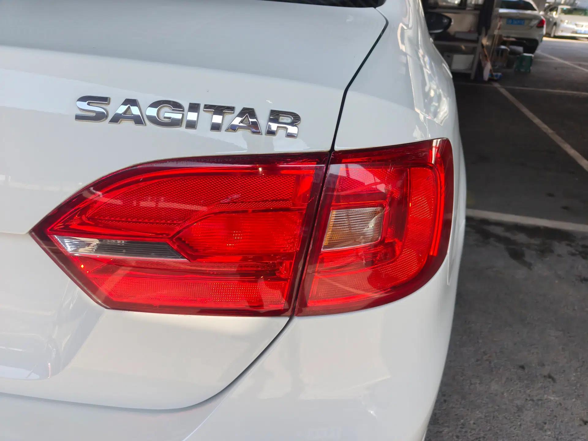 Volkswagen Sagitar 2014 Revised Version 1.6L Automatic Leading Edition — миниатюра 9