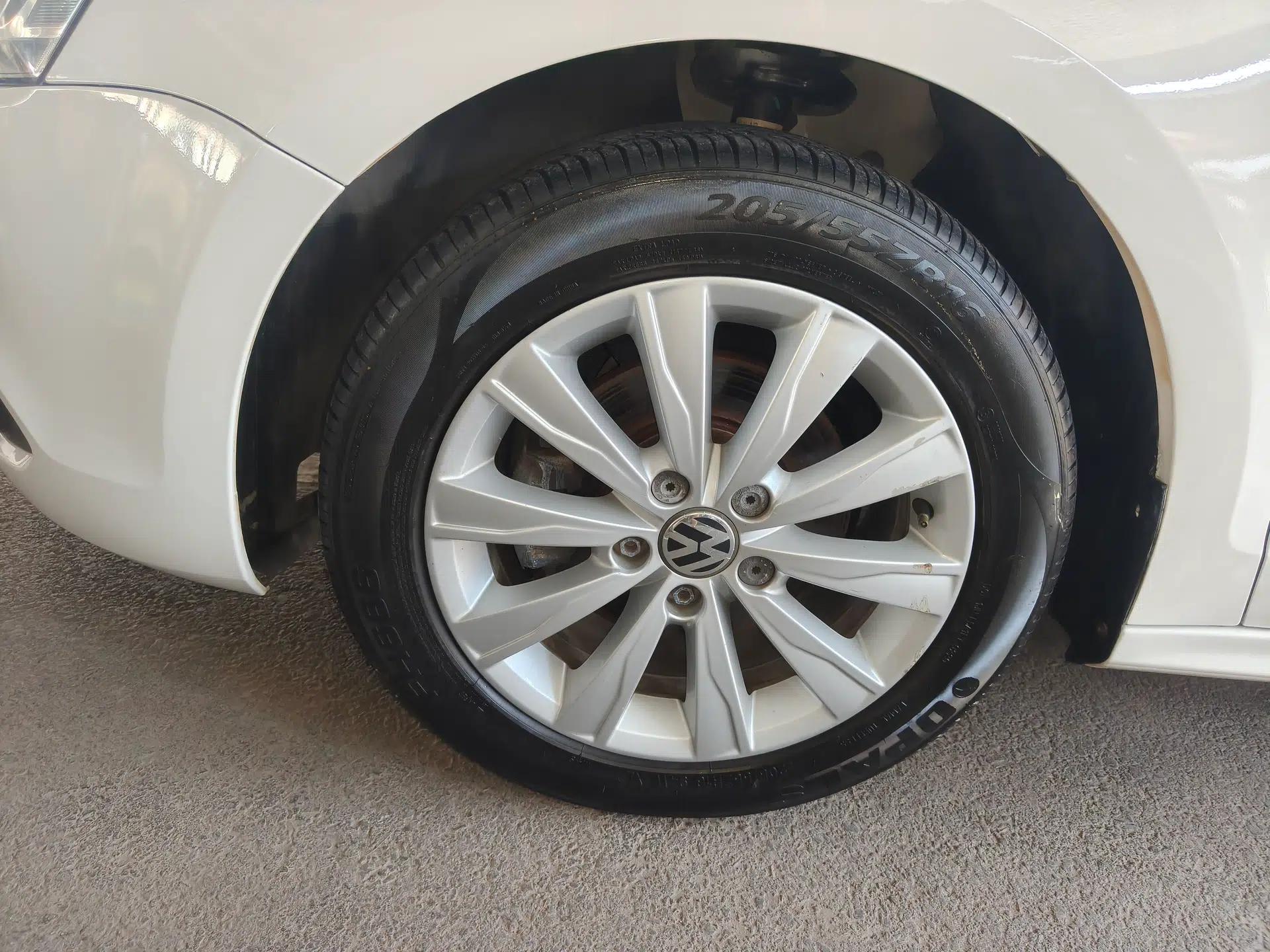 Volkswagen Sagitar 2014 Revised Version 1.6L Automatic Leading Edition — миниатюра 10