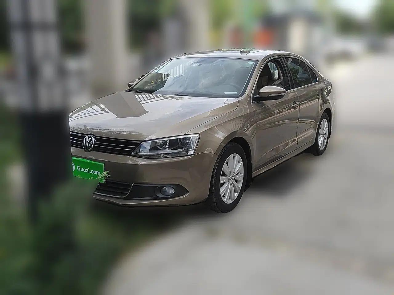 Volkswagen Sagitar 2014 1.6L Automatic Comfort Model — миниатюра 1