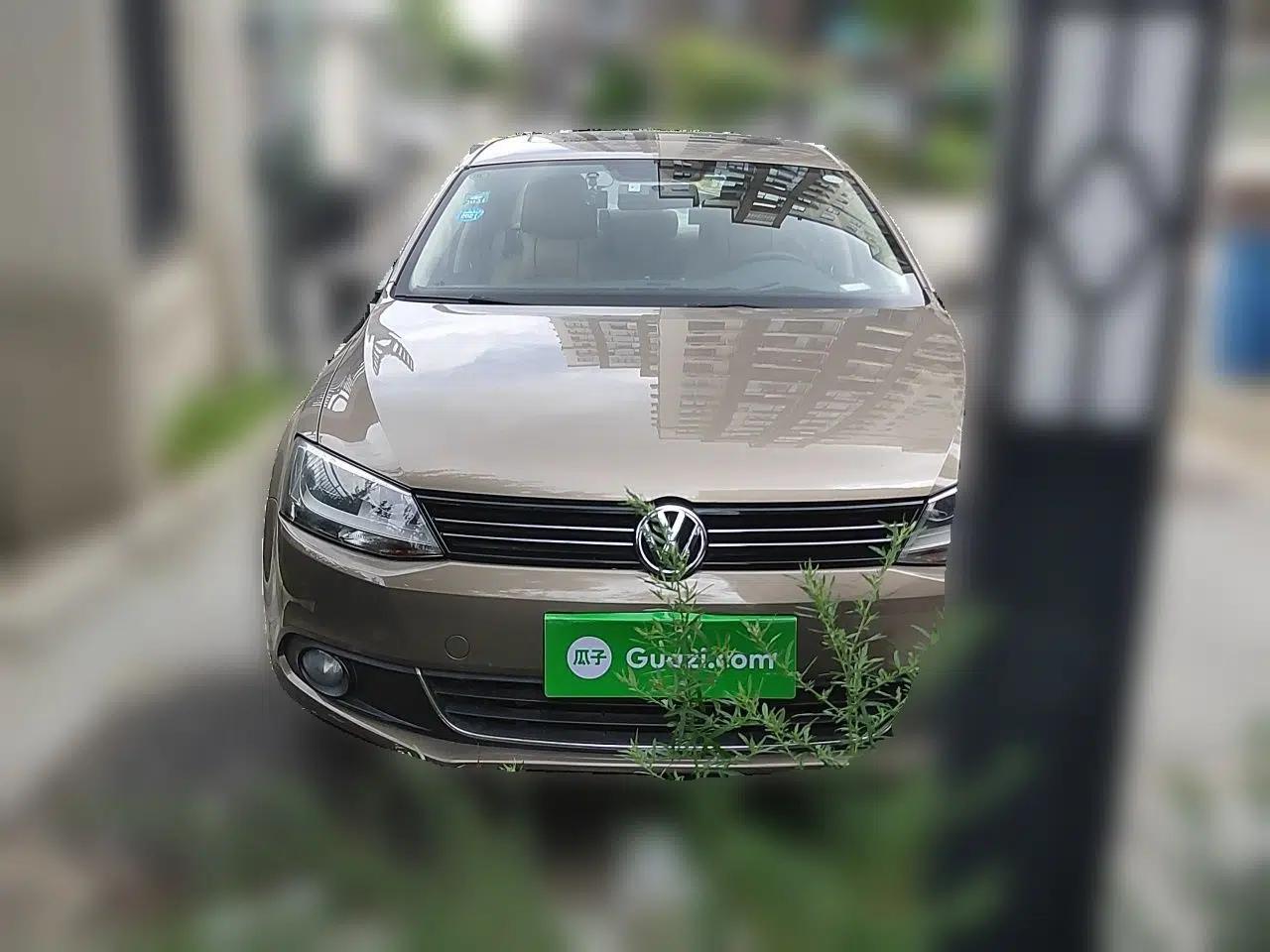 Volkswagen Sagitar 2014 1.6L Automatic Comfort Model — миниатюра 2