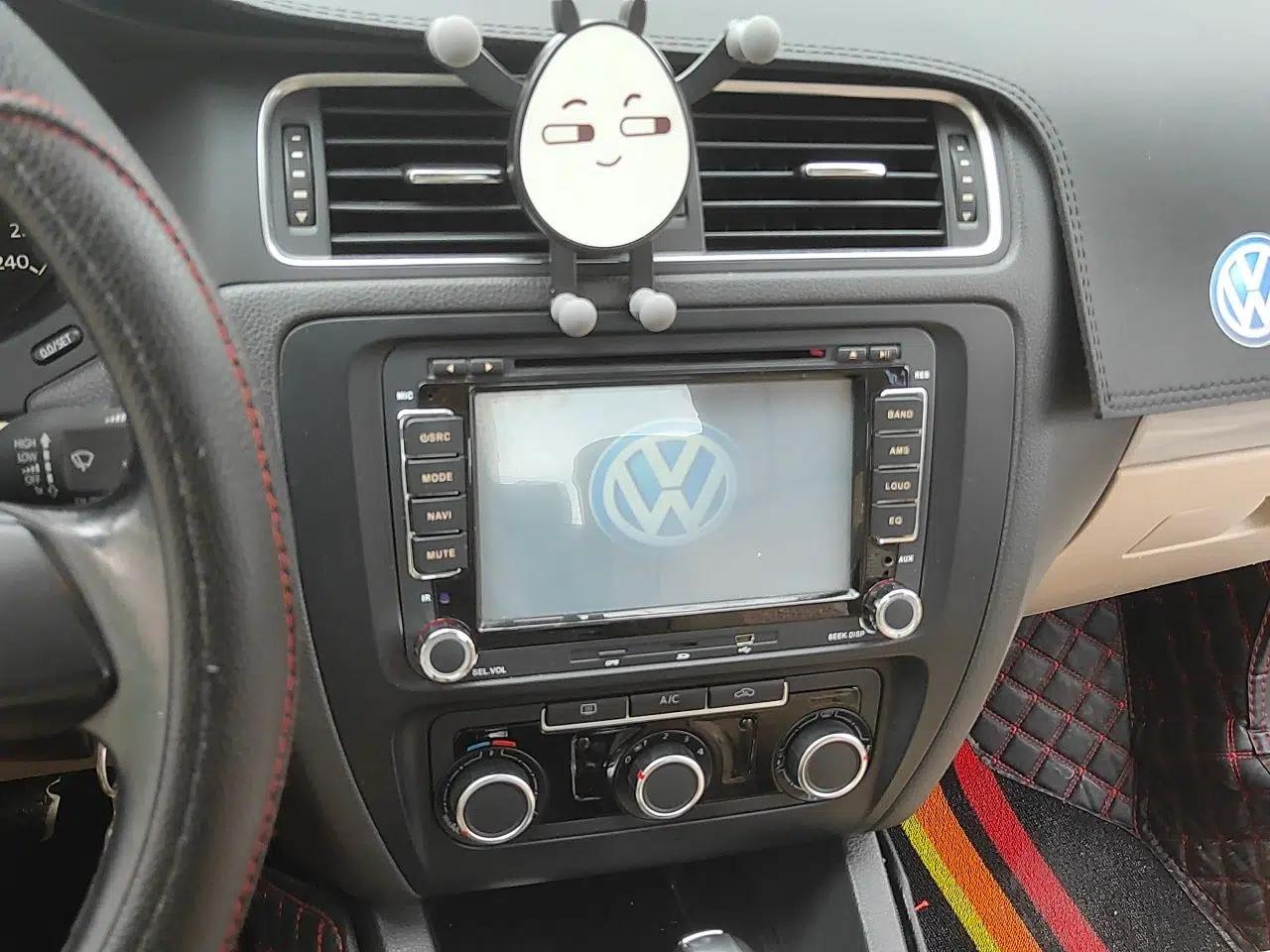 Volkswagen Sagitar 2014 1.6L Automatic Comfort Model — миниатюра 13
