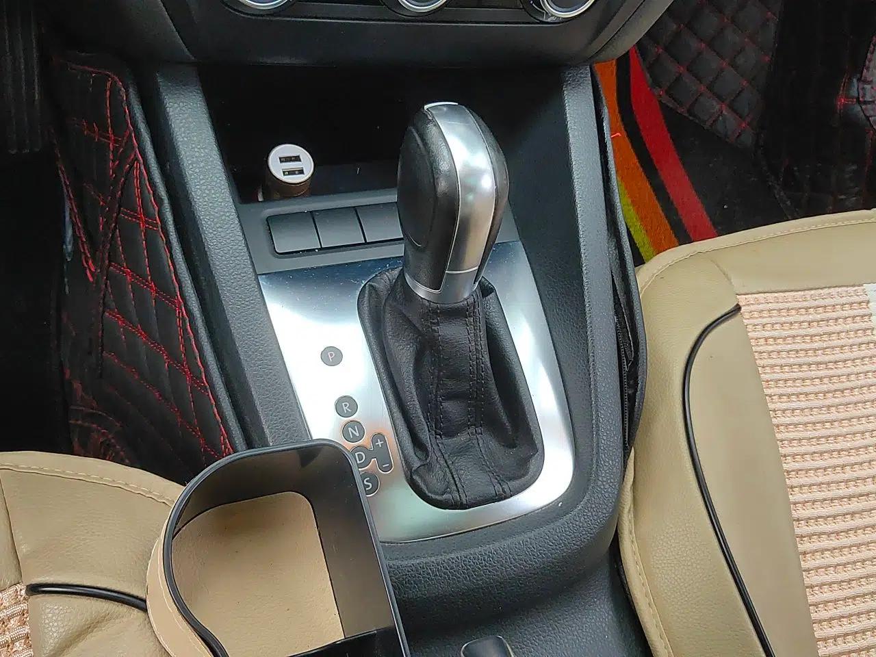 Volkswagen Sagitar 2014 1.6L Automatic Comfort Model — миниатюра 14