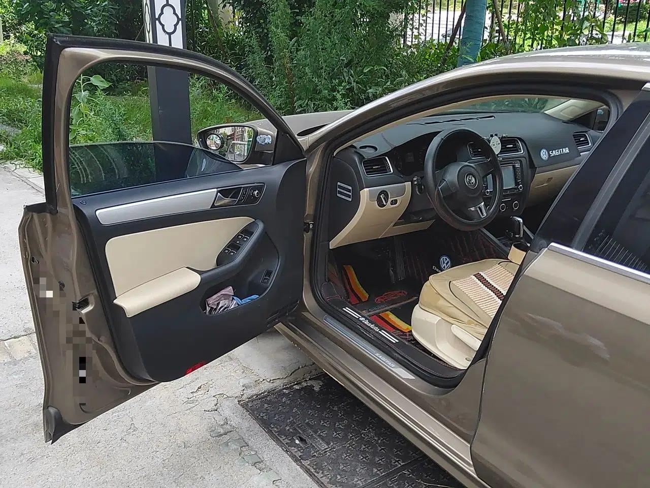 Volkswagen Sagitar 2014 1.6L Automatic Comfort Model — миниатюра 16