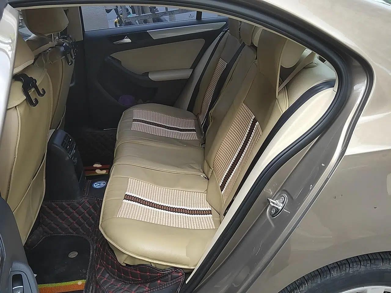 Volkswagen Sagitar 2014 1.6L Automatic Comfort Model — миниатюра 17
