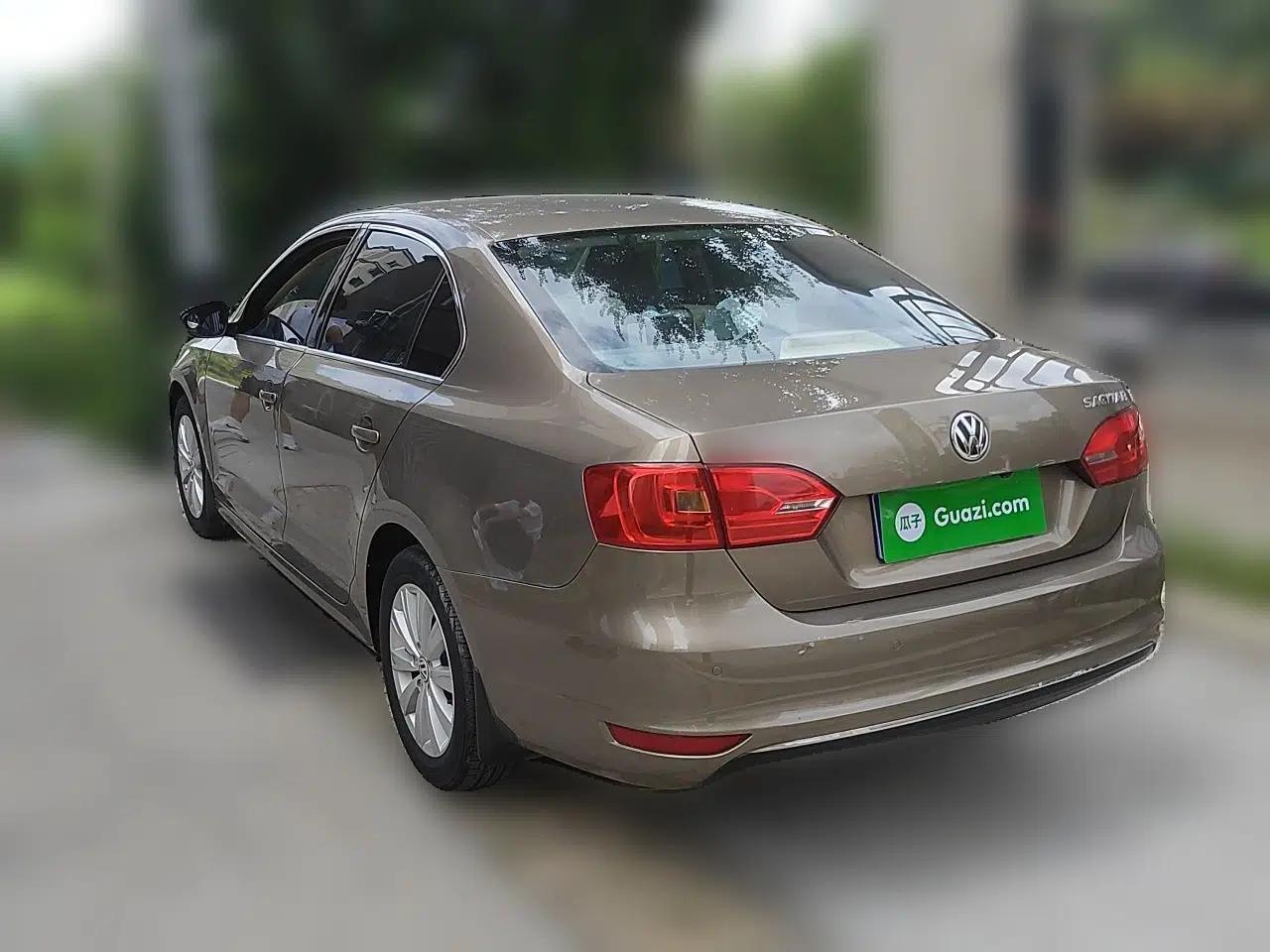 Volkswagen Sagitar 2014 1.6L Automatic Comfort Model — миниатюра 4