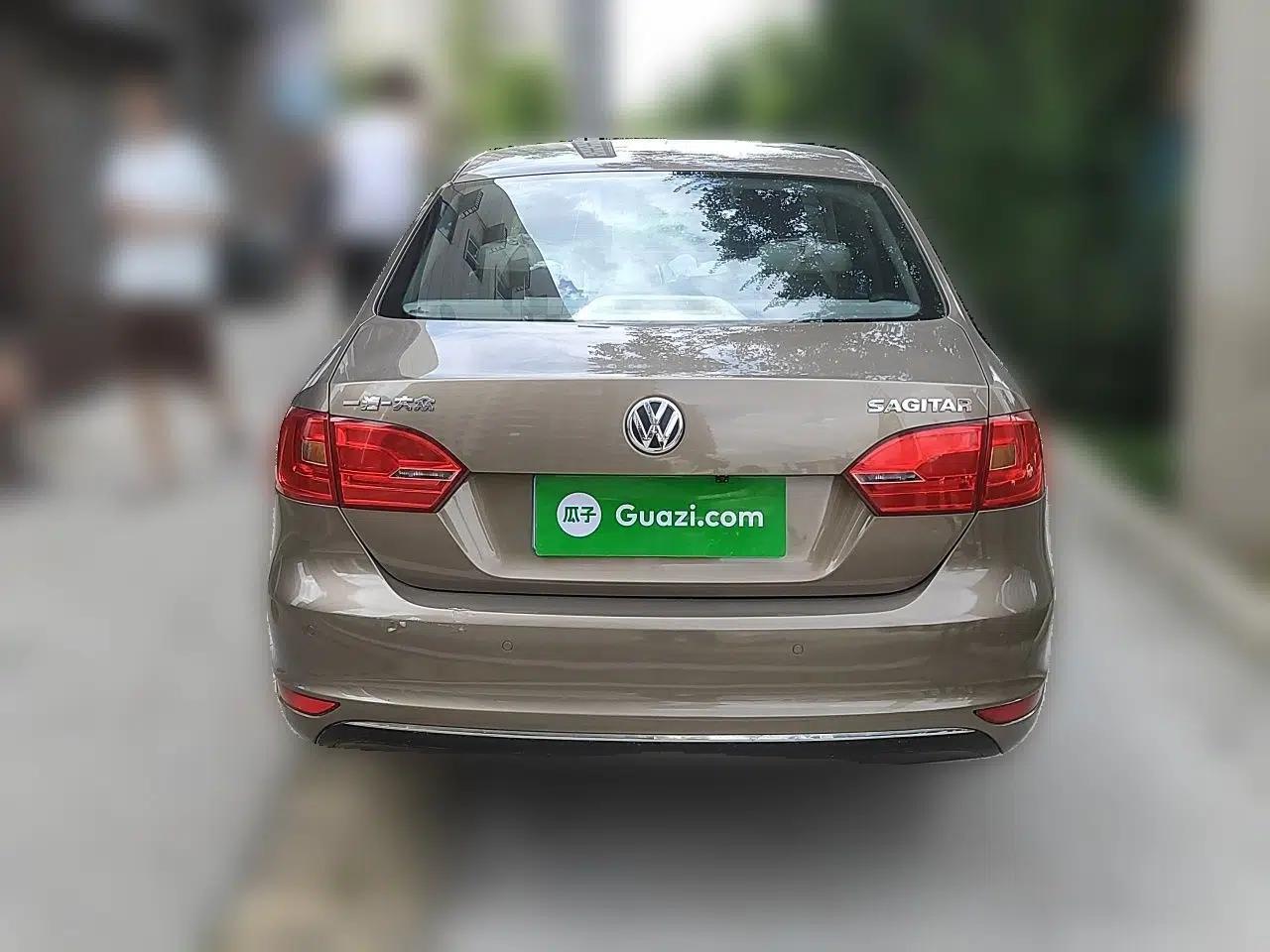Volkswagen Sagitar 2014 1.6L Automatic Comfort Model — миниатюра 5