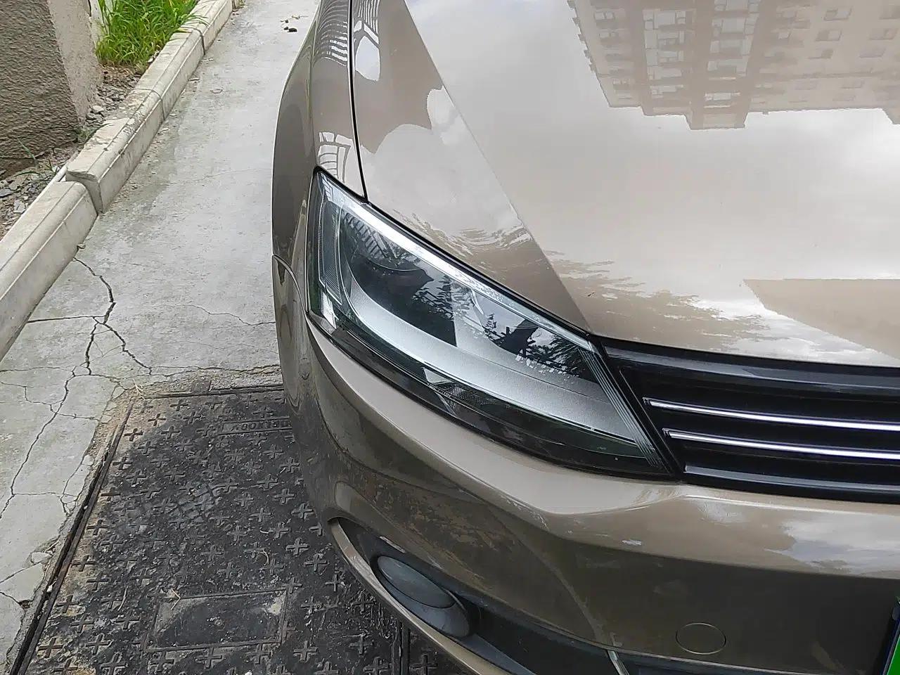 Volkswagen Sagitar 2014 1.6L Automatic Comfort Model — миниатюра 7