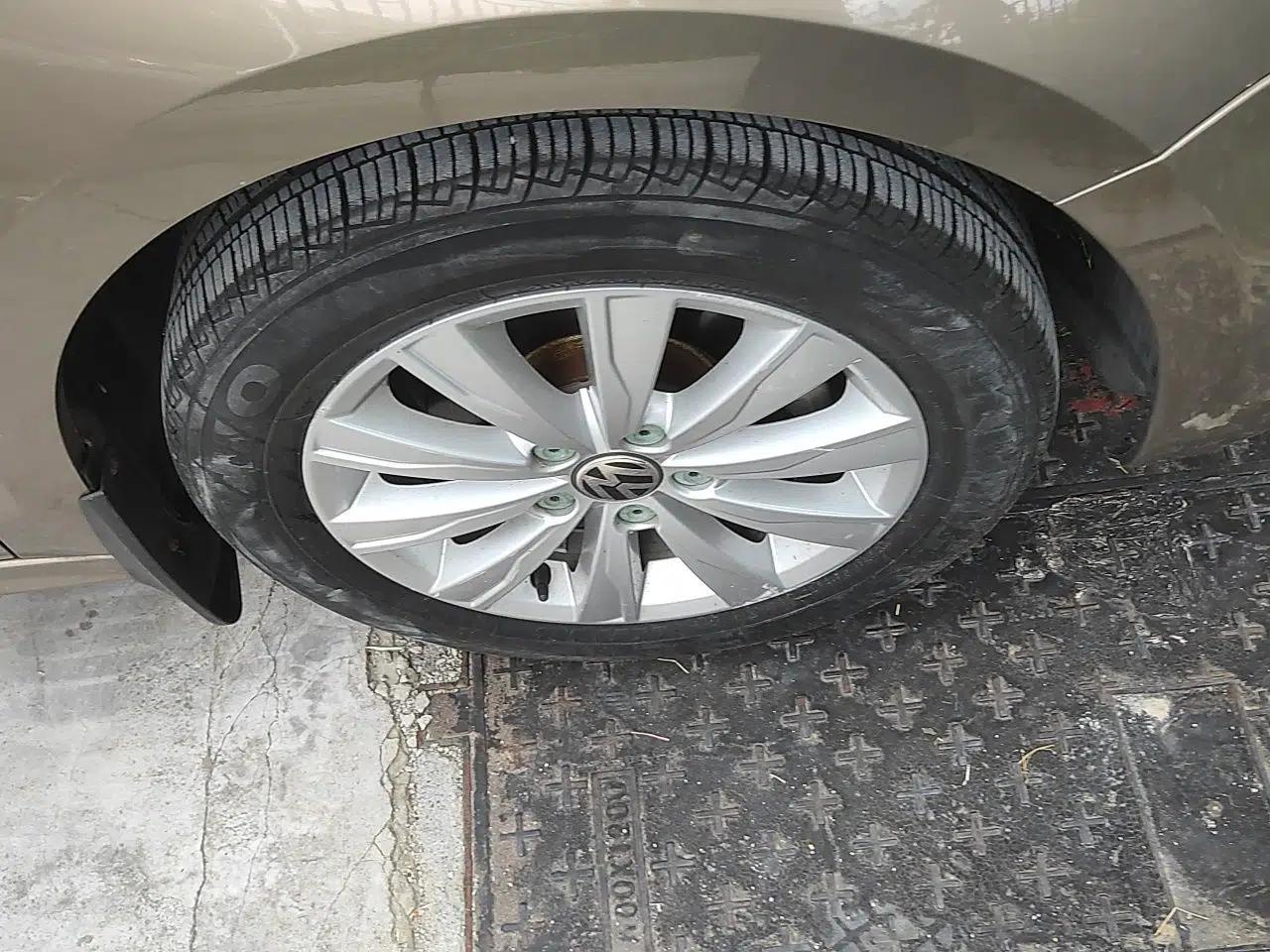Volkswagen Sagitar 2014 1.6L Automatic Comfort Model — миниатюра 8