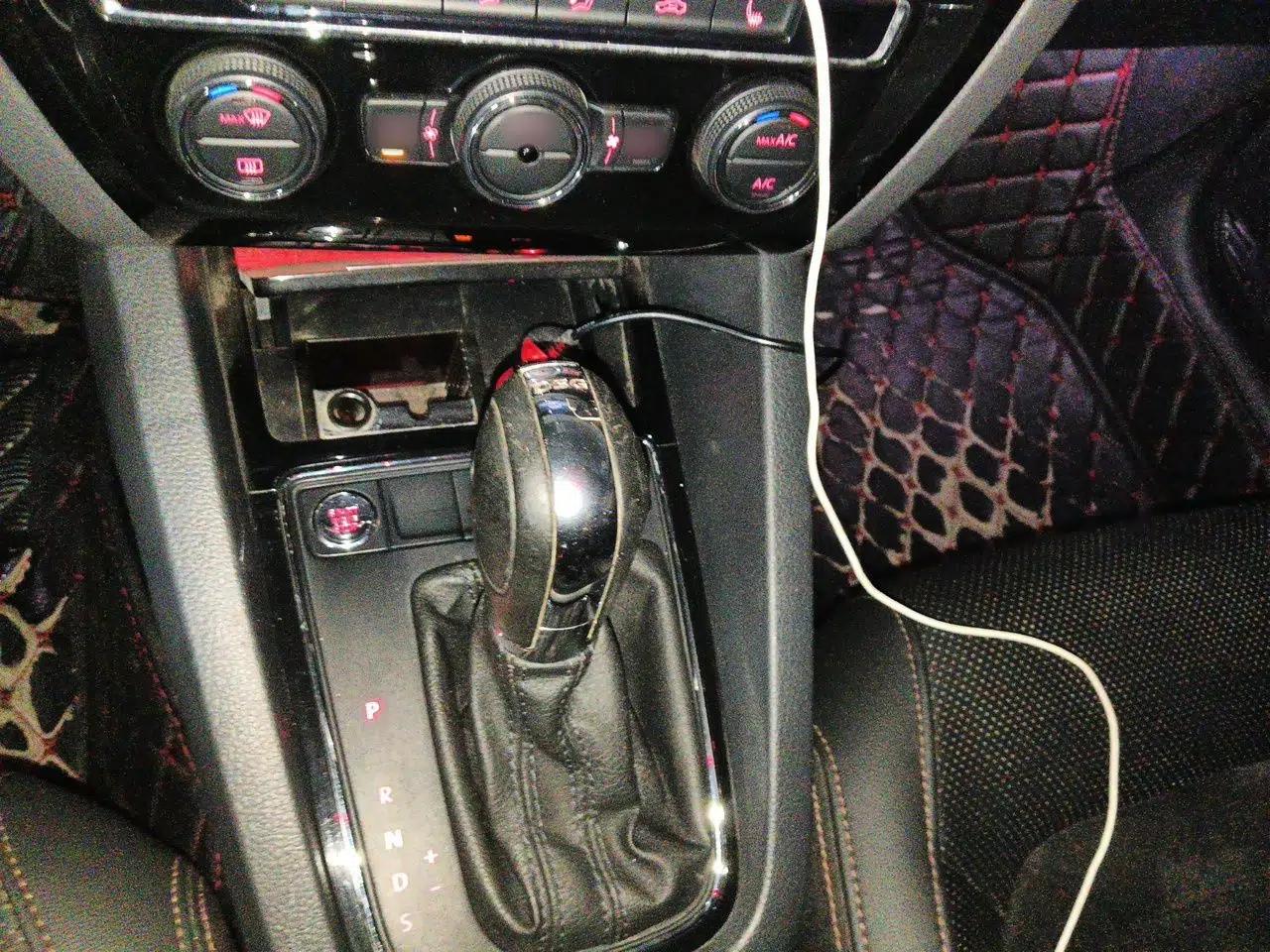 Volkswagen Sagitar 2018 280TSI DSG Luxury Model — миниатюра 13