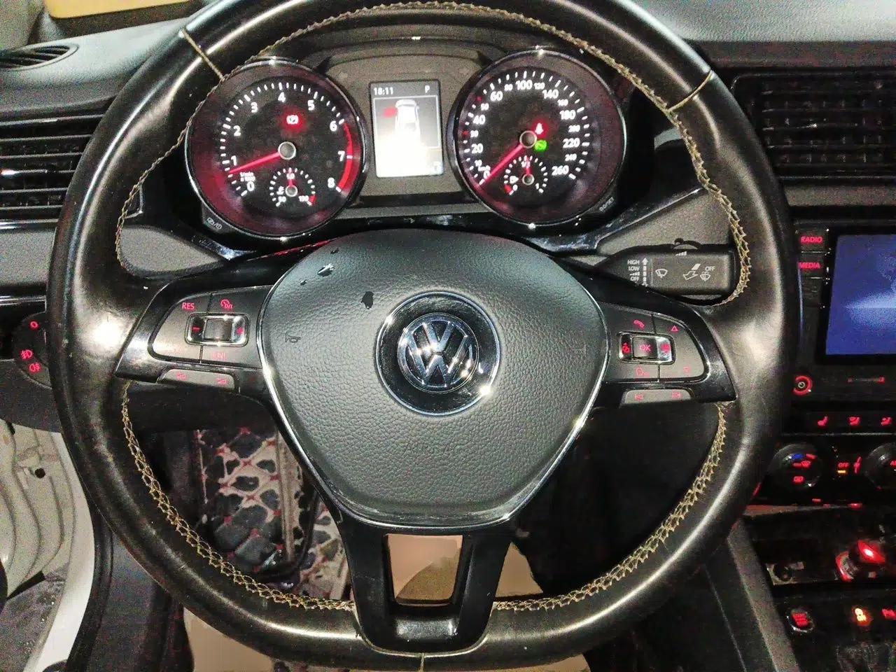 Volkswagen Sagitar 2018 280TSI DSG Luxury Model — миниатюра 9