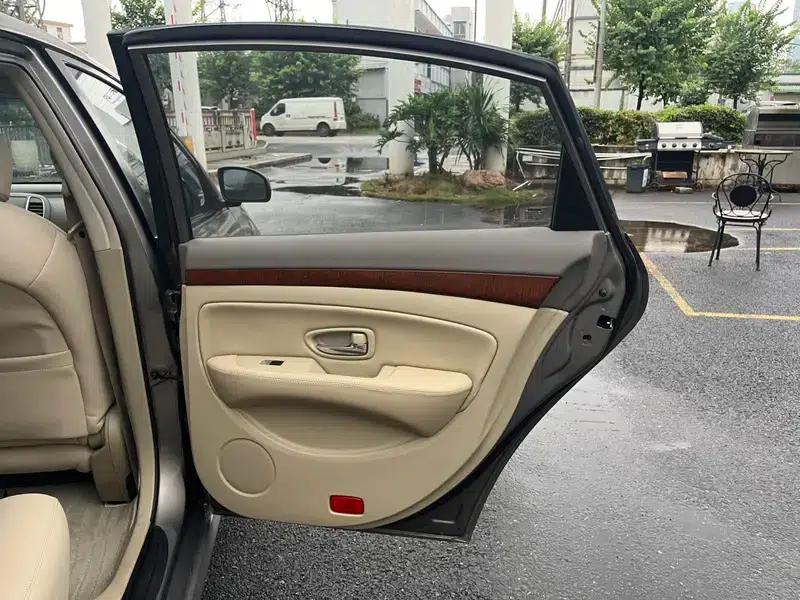 Nissan Sylphy 2009 1.6XE Automatic Comfort Edition — миниатюра 21