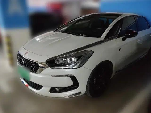 DS 5 2018 30THP P-Line Sport Model