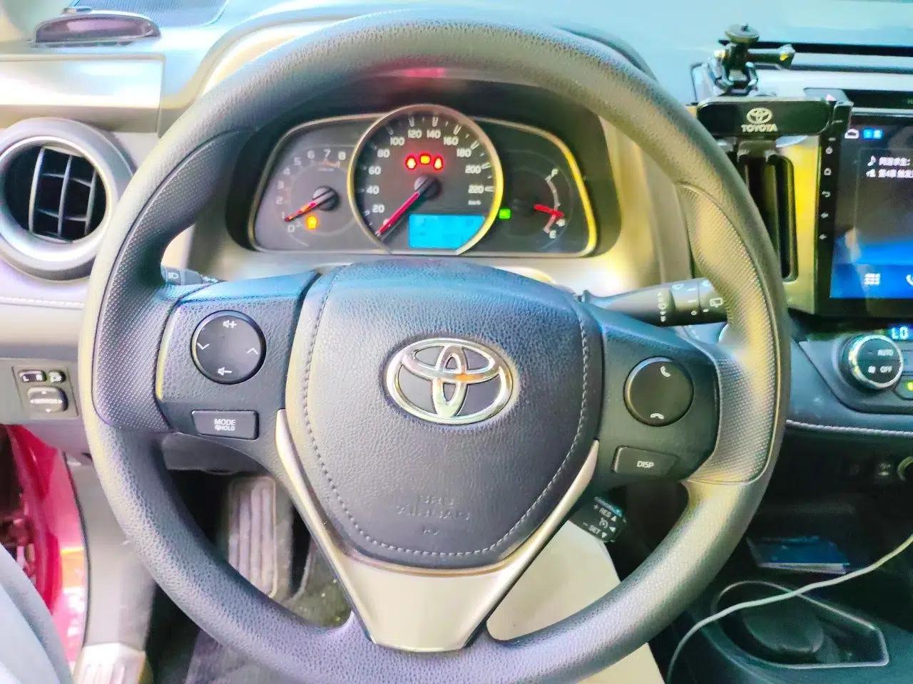 Toyota RAV4 2016 2.0L CVT Two-Wheel Drive Fashion Edition China V Standard — миниатюра 10